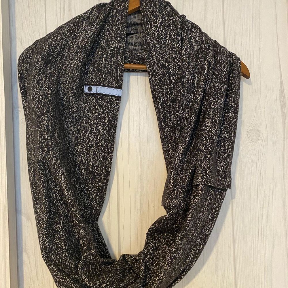 NWOT LuluLemon Scarf